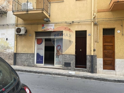 Negozio/Locale commerciale in Affitto in Via Milazzo 1 -9 a Bagheria