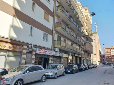 Negozio/Locale commerciale in Affitto in Via Pisanelli a Bari