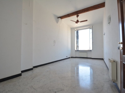 Quadrilocale in Affitto a Genova, zona Centro Storico, 800€, 89 m², arredato