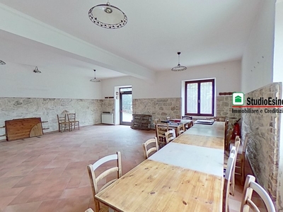 Quadrilocale in Vendita a Ascoli Piceno, 145'000€, 189 m²