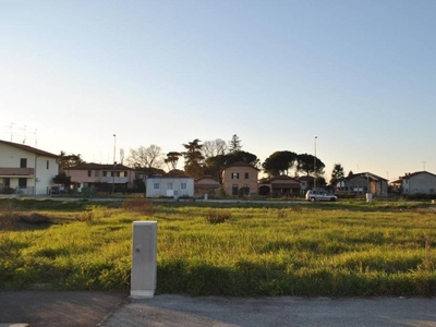 Terreno Residenziale in vendita a Ravenna via Cesare Pavese