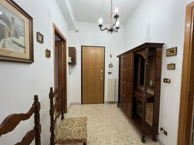 Trilocale in Affitto a Bari, 650€, 80 m², arredato