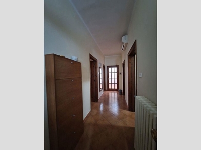 Trilocale in Affitto a Brindisi, 700€, 150 m², arredato