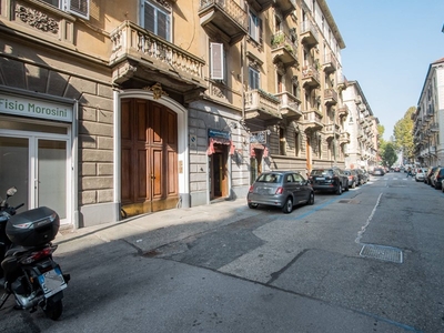 Trilocale in Vendita a Torino, zona Crocetta, 159'000€, 72 m²