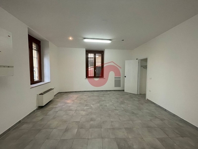 Ufficio in Affitto a Benevento, zona CENTRO STORICO, 750€, 160 m²