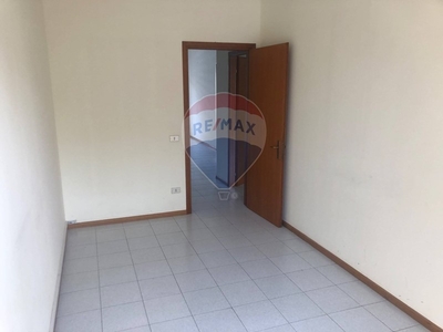 Ufficio in Affitto a Perugia, zona Ponte San Giovanni, 450€, 90 m²