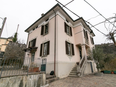 Villa in vendita a Locatello Bergamo