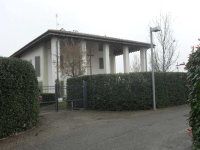 Villa in Vendita a Modena, 778'000€, 272 m²