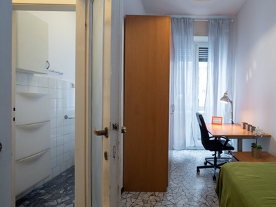 Camera arredata in appartamento a Navigli, Milano