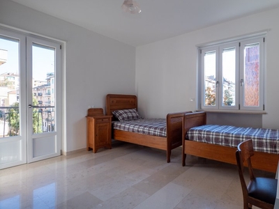 Letti in affitto, appartamento con 2 camere da letto, Corsica, Milano