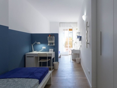Posto letto in camera condivisa in affitto in appartamento con 6 camere da letto a Milano