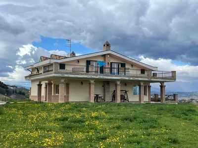 Villa con terrazzo, Montesilvano colli