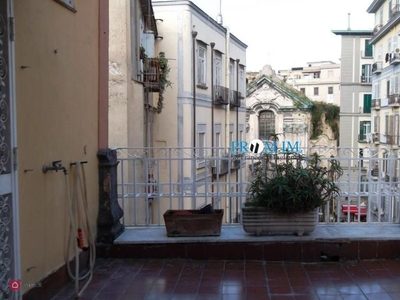 Appartamento in Affitto in Via Miroballo Al Pendino a Napoli