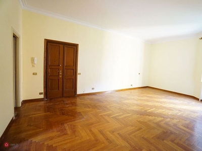 Appartamento in Affitto in Via Nemorense a Roma