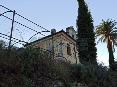 Villa in Vendita a Imperia, zona Oneglia, 800'000€, 333 m²