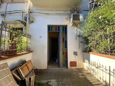 Appartamento in Vendita a Palermo, zona Stadio, 199'000€, 230 m²