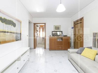 Appartamento in Vendita a Roma, zona Vigne nuove, 275'000€, 124 m², arredato