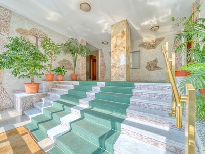Appartamento in Vendita a Torino, 345'000€, 165 m²