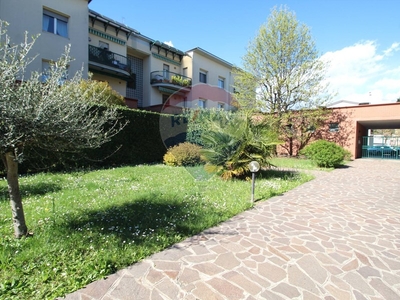 Bilocale in Vendita a Bergamo, zona Villaggio Sposi, 120'000€, 70 m²
