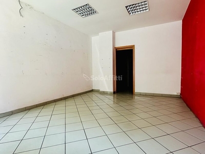 Capannone in Affitto a Roma, zona Ostia, 600€, 35 m²