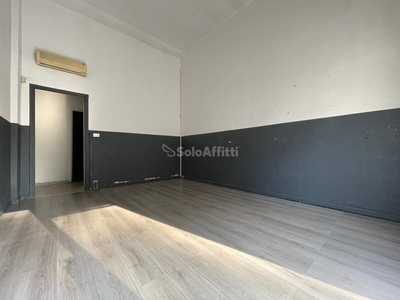 Capannone in Affitto a Torino, zona Barca, 350€, 60 m²