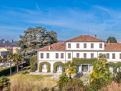 Casa in vendita in Figino Serenza, Italia