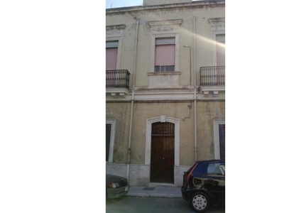 Casa indipendente in vendita a Brindisi, Frazione Centro città