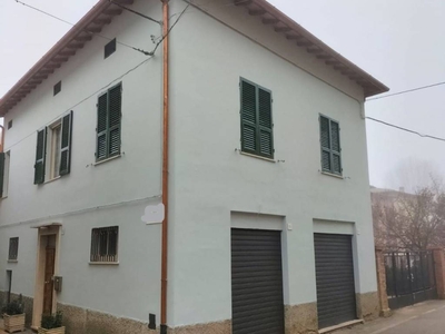 Casa indipendente con terrazzo a Perugia