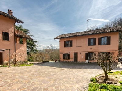 Casa Indipendente in Vendita a Asti, zona Asti, 240'000€, 130 m²