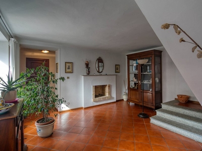 Casa Indipendente in Vendita a Asti, zona Asti, 710'000€, 350 m²