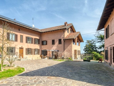 Casa Indipendente in Vendita a Asti, zona Asti, 870'000€, 480 m²