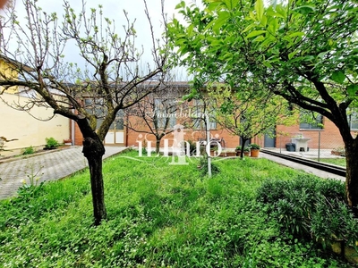 Casa Indipendente in Vendita a Prato, zona Santa Maria a Colonica, 500'000€, 270 m²