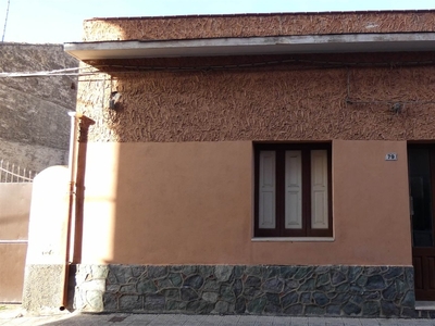 Casa indipendente in Via Calvario 79, Fiumefreddo di Sicilia, 5 locali