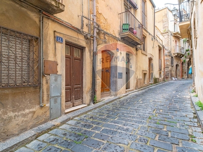 Casa indipendente in Via Cappuccini, Caltagirone, 3 locali, 1 bagno