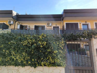 Casa semi indipendente in vendita a Belpasso Catania Piano Tavola