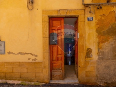 Casa semindipendente in Via Celso, Caltagirone, 8 locali, 1 bagno