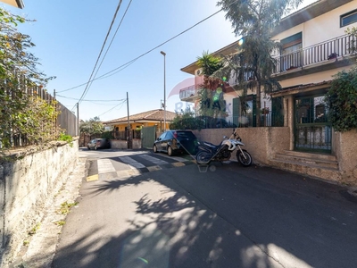 Casa semindipendente in Via Della Madonnina, Misterbianco, 5 locali