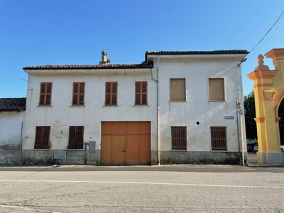 Casa singola in Via Vittorio Veneto 1 a Borgo San Martino
