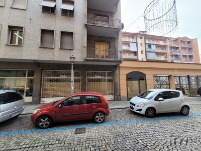 Immobile commerciale in Affitto a Asti, 1'500€, 85 m²