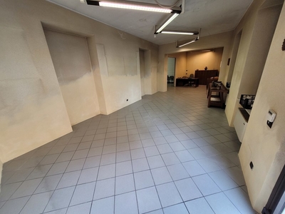 Immobile commerciale in Affitto a Asti, 500€, 123 m²