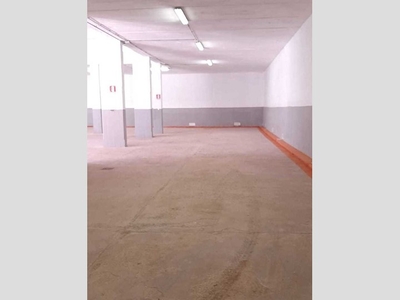Immobile commerciale in Affitto a Roma, 2'900€, 700 m²