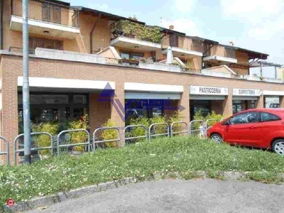 Negozio/Locale commerciale in Affitto in Via Ezio Zambianchi 6 a Bergamo
