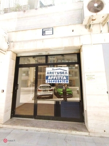 Negozio/Locale commerciale in Affitto in Via Senatore Avvocato Edoardo di Giovanni 36 a Siracusa