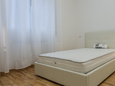 Stanza in affitto in appartamento con 3 camere da letto a Zara, Milano