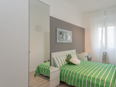Stanza in affitto in appartamento con 5 camere da letto a Isola, Milano
