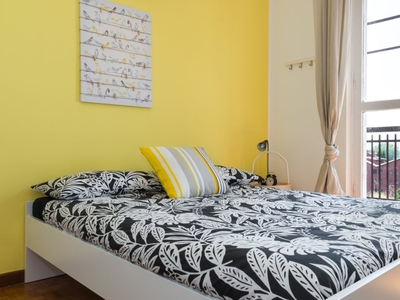 Stanza in affitto in appartamento con 6 camere da letto a Cesano Boscone