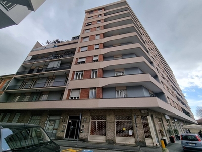 Trilocale in Vendita a Alessandria, zona Centro-P.zza Matteotti, 50'000€, 65 m²