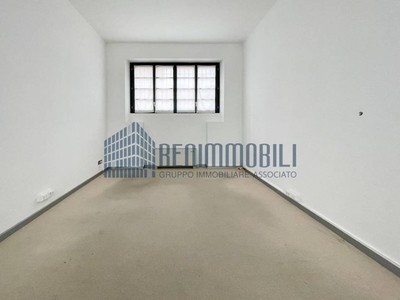 Ufficio in Affitto a Brescia, 900€, 88 m²
