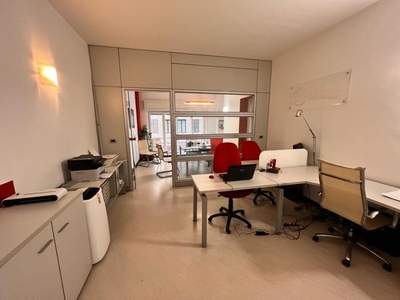 Ufficio in Vendita a Genova, zona Centro, 38'000€, 34 m²