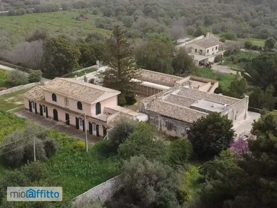 Villa arredata con terrazzo San filippo